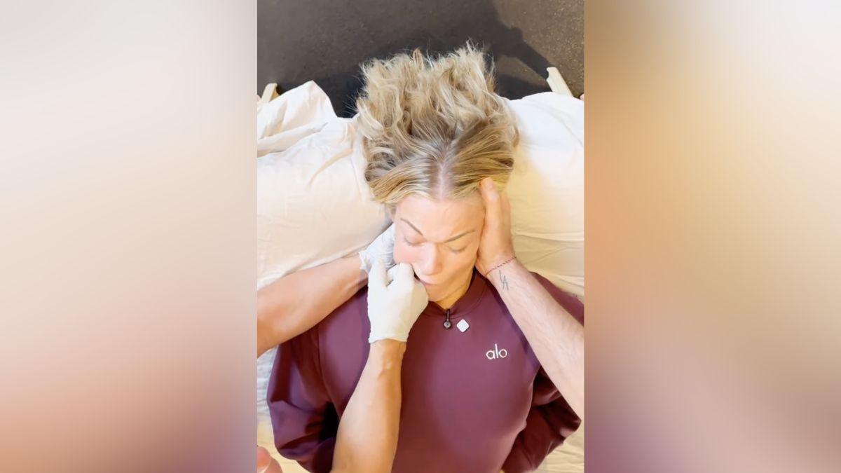 Image ofLeAnn Rimes joked about not being Meryl Streep after people accused the singer of fake crying.