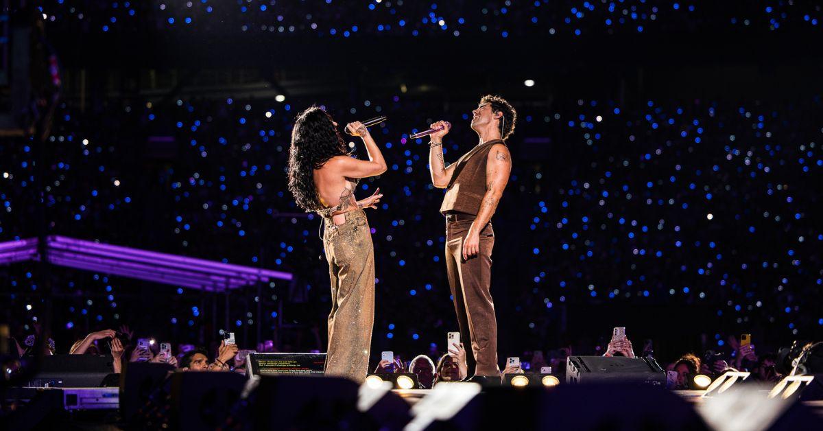 Image of Demi Lovato and Joe Jonas appeared friendly on stage.