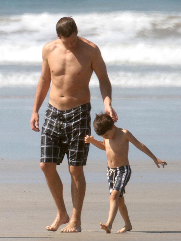 Gisele bundchen bikini tom brady family costa rica 06