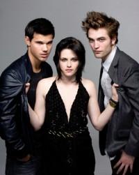 2010__07__Taylor_Lautner_Kristen_Stewart_Robert_Pattinson_July15news 200×300.jpg