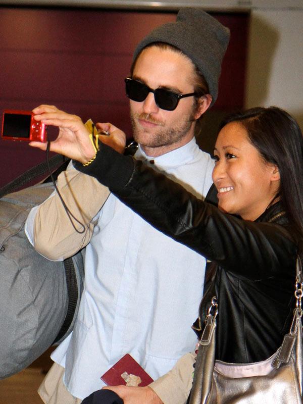 Robert Pattinson arrives in Toronto to begin filming &#8220;Idol&#8217;s Eye&#8221;, after spending time with girlfriend FKA Twigs in Europe