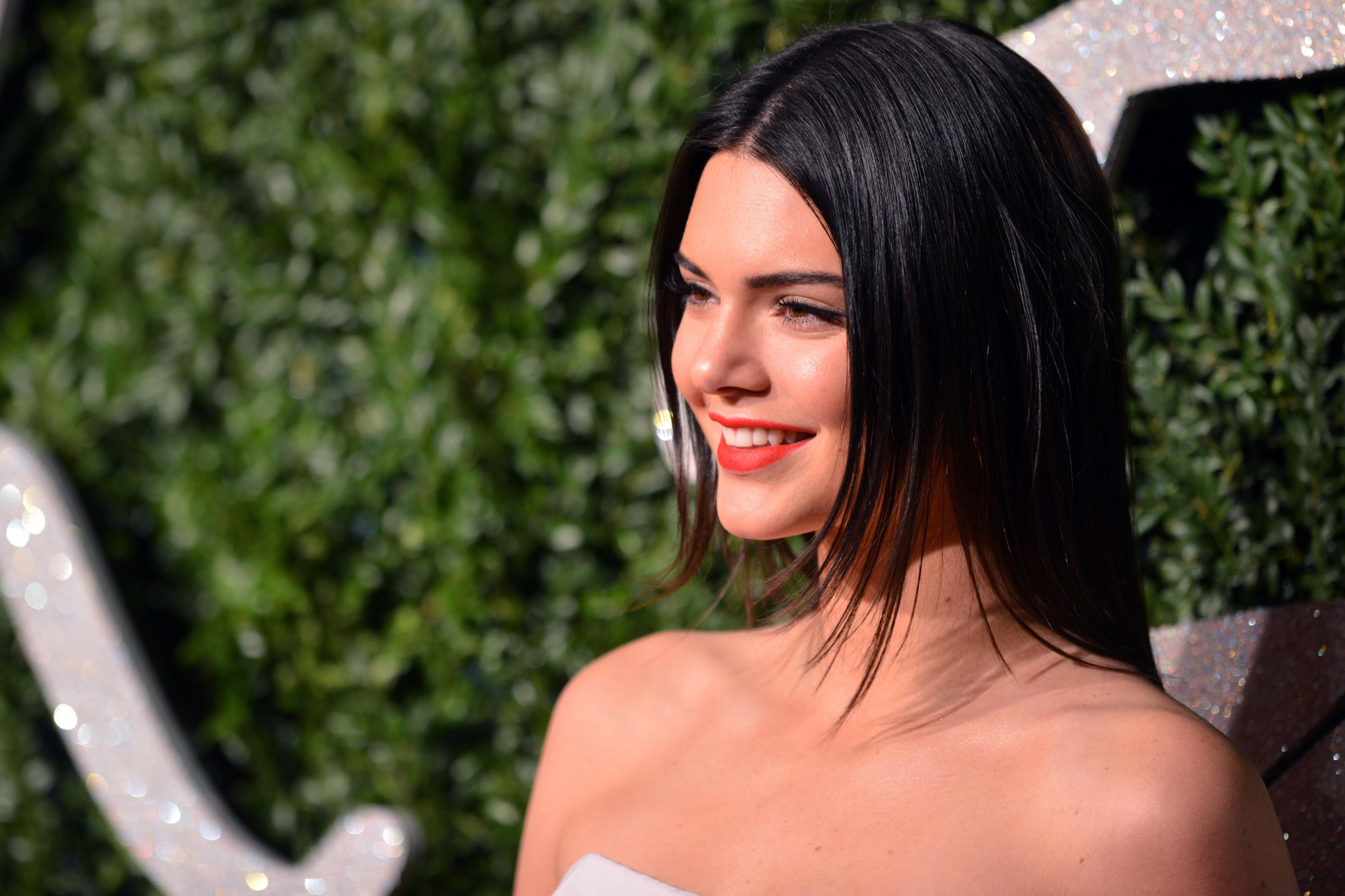 Kendall Jenner And Kylie Jenner’s Most Scandalous Moments Of 2014