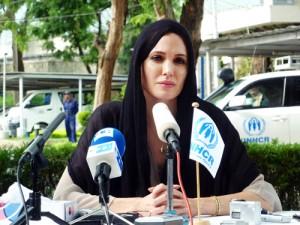 2010__09__Angelina_Jolie_Sept8_80 300×225.jpg