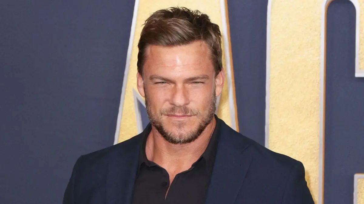 Photo of The brawl began after the neighbor purposely stepped in front of Alan Ritchson's motorbike.