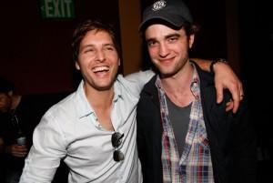 2011__04__Peter_Facinelli_Robert_Pattinson_April21newsnea 300×201.jpg