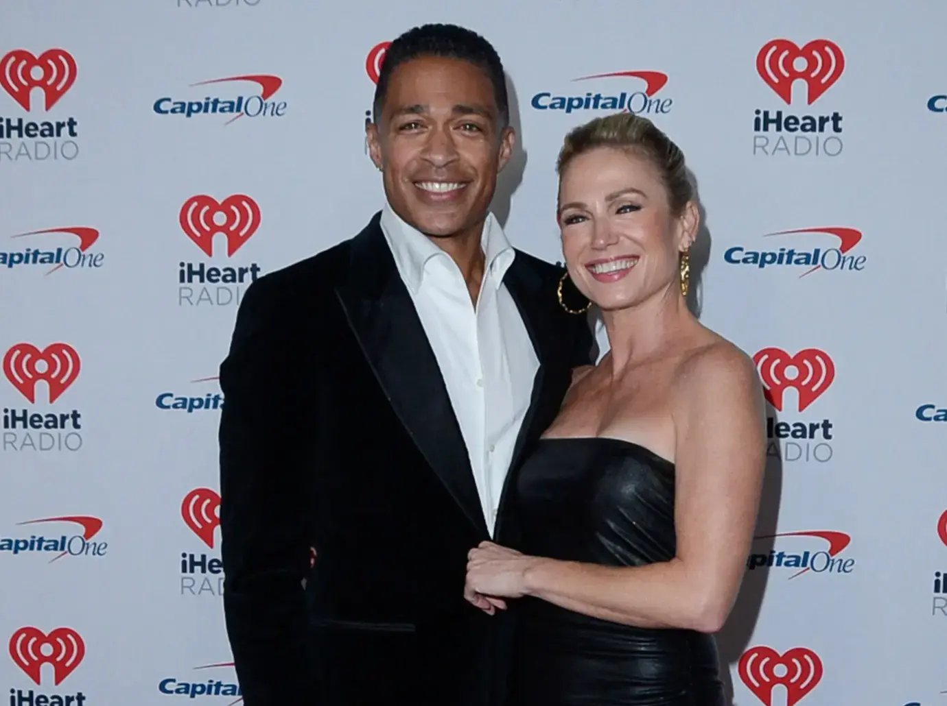 amy robach tj holmes exes cozy up  selfie together