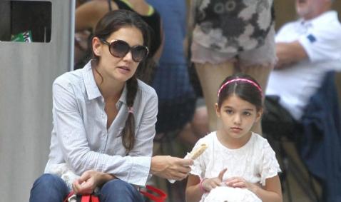 Katie holmes suri cruise august7 57 main_ _2.jpg