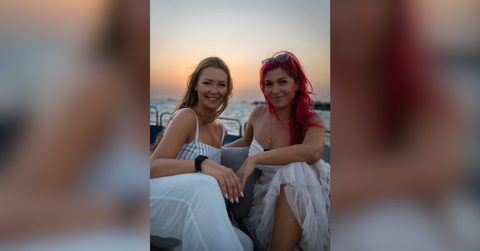 meet jacky and julez two women who created a faceless business model that claims to work even if you hate social media