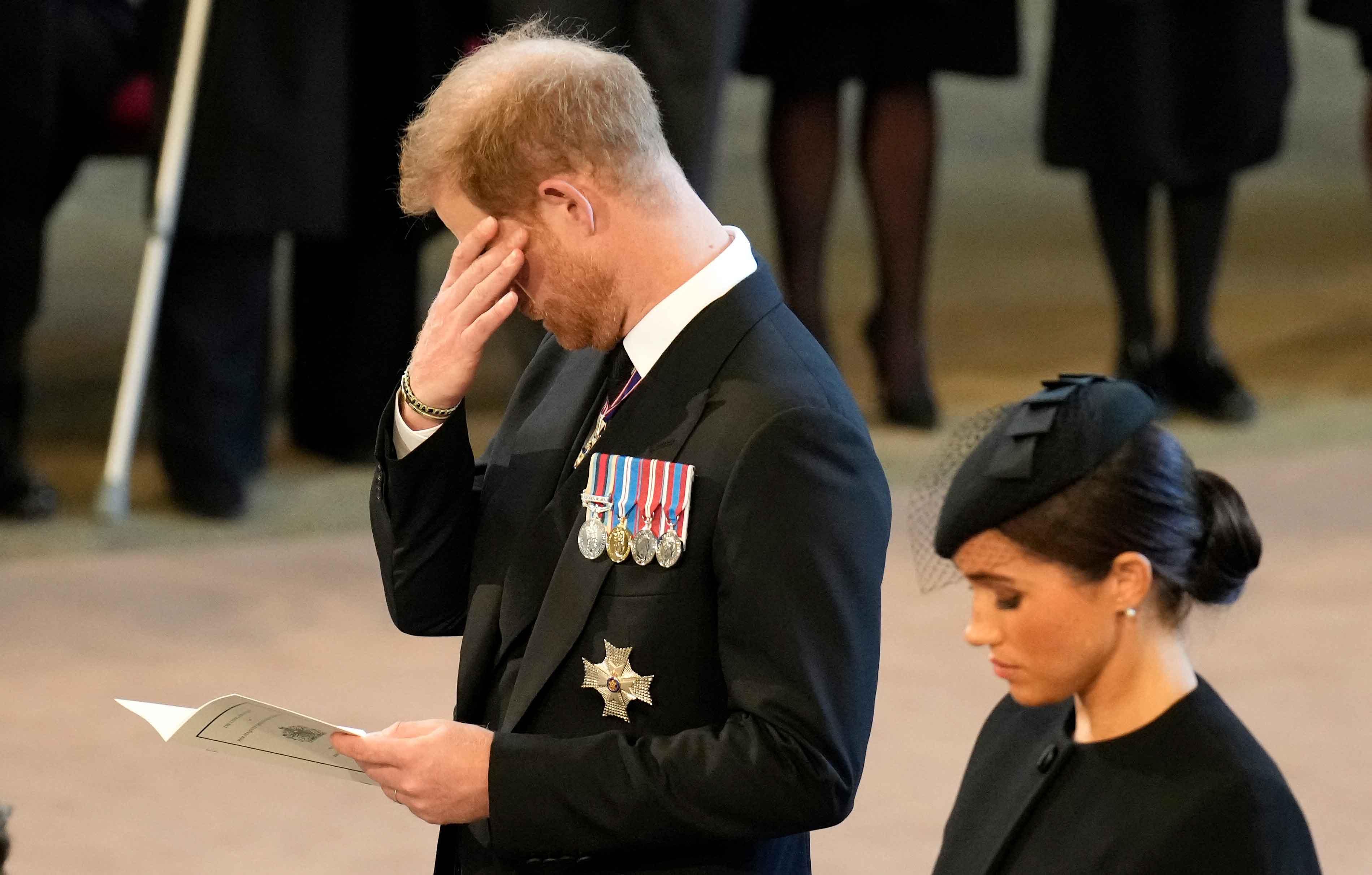 prince harry meghan markle snubbed with seating arrangement at queens funeral