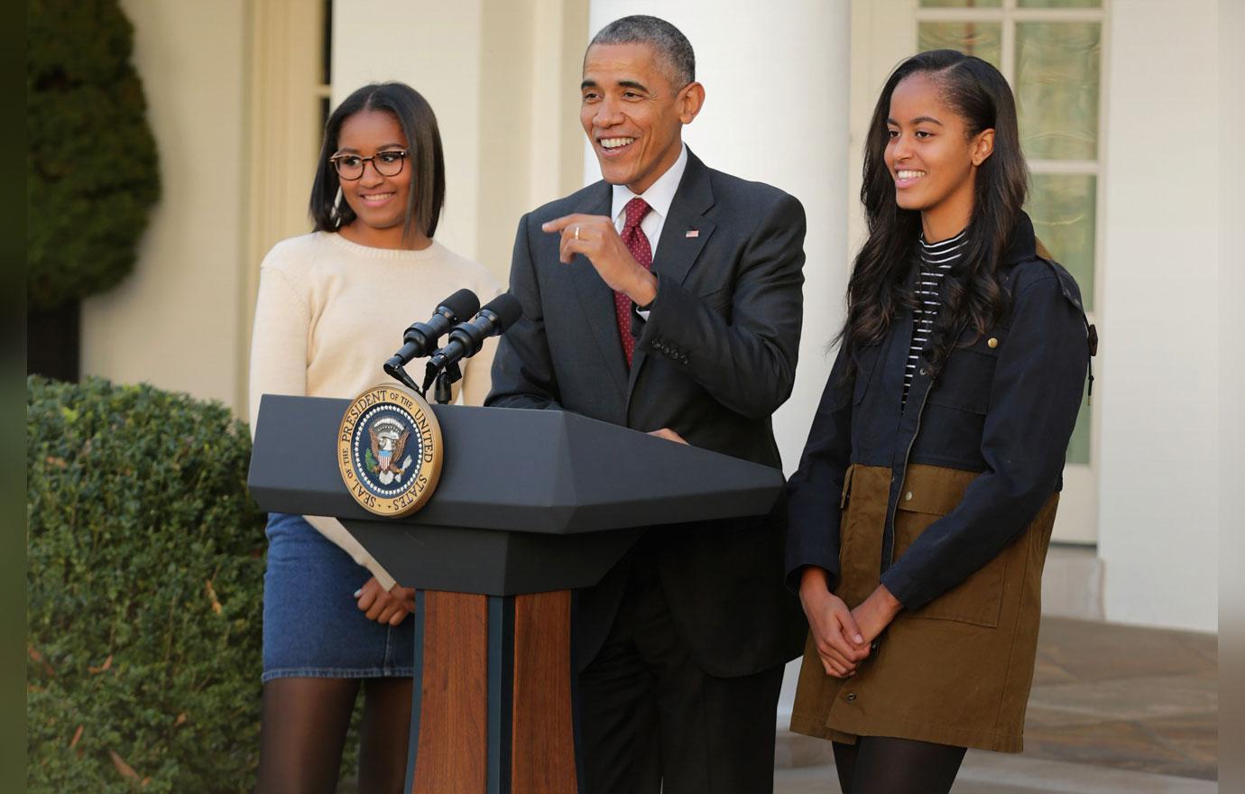 Michelle-Obama-Sasha-Malia-First-Kiss