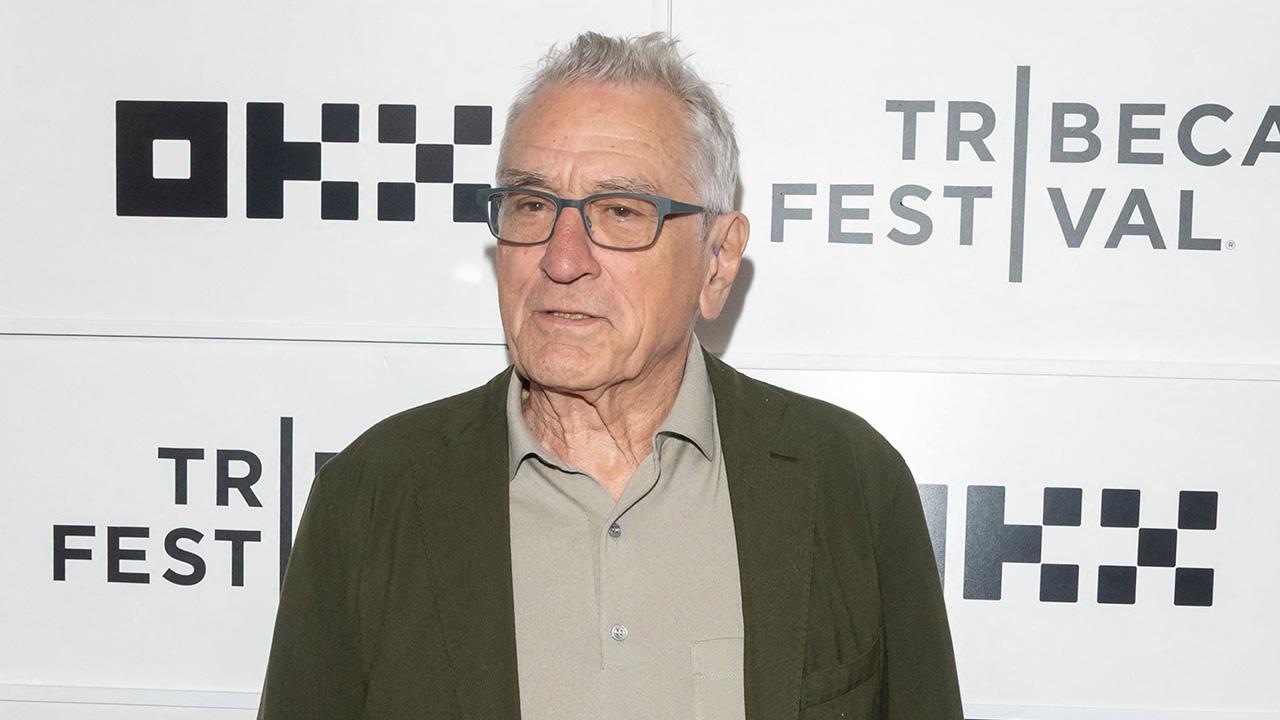 photo of Robert De Niro said Donald Trump 'is going to destroy not only the country, but other parts of the world.'