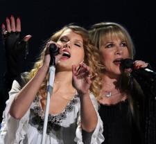 2010__02__taylorswift 225×208.jpg