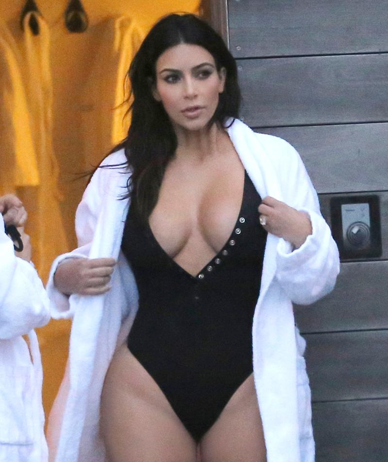 EXCLUSIVE: **PREMIUM EXCLUSIVE RATES APPLY, STRICTLY NO WEB UNTIL 1PM PST THURSDAY APRIL 28TH**Kim Kardashian celebrates a day at the Blue Lagoon, Iceland with her friends and family