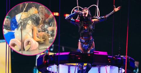 Photo of Katy Perry and a fan