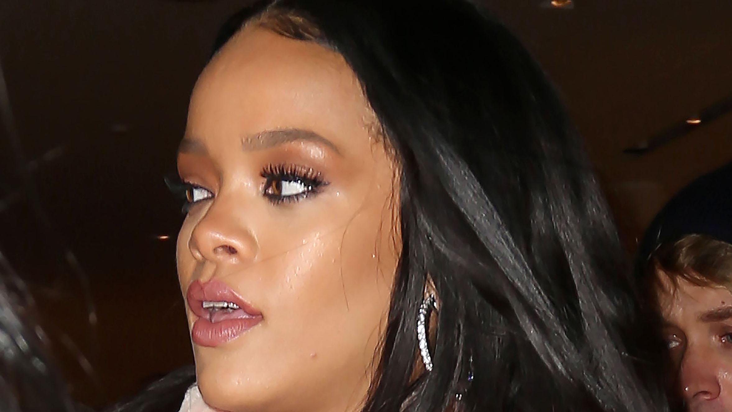 WATCH: Rihanna Is Mobbed By Fans After Attending Fendi's NYC Flagship ...