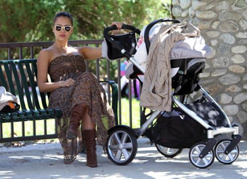 2011__10__jessica alba baby 10092011C_ _1.jpg