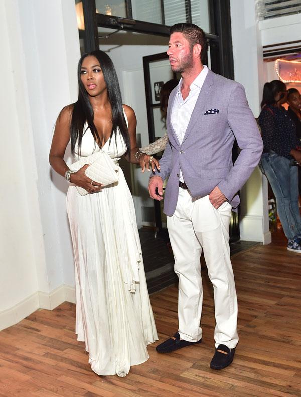 Kenya moore defends boyfriend eugene casciaro