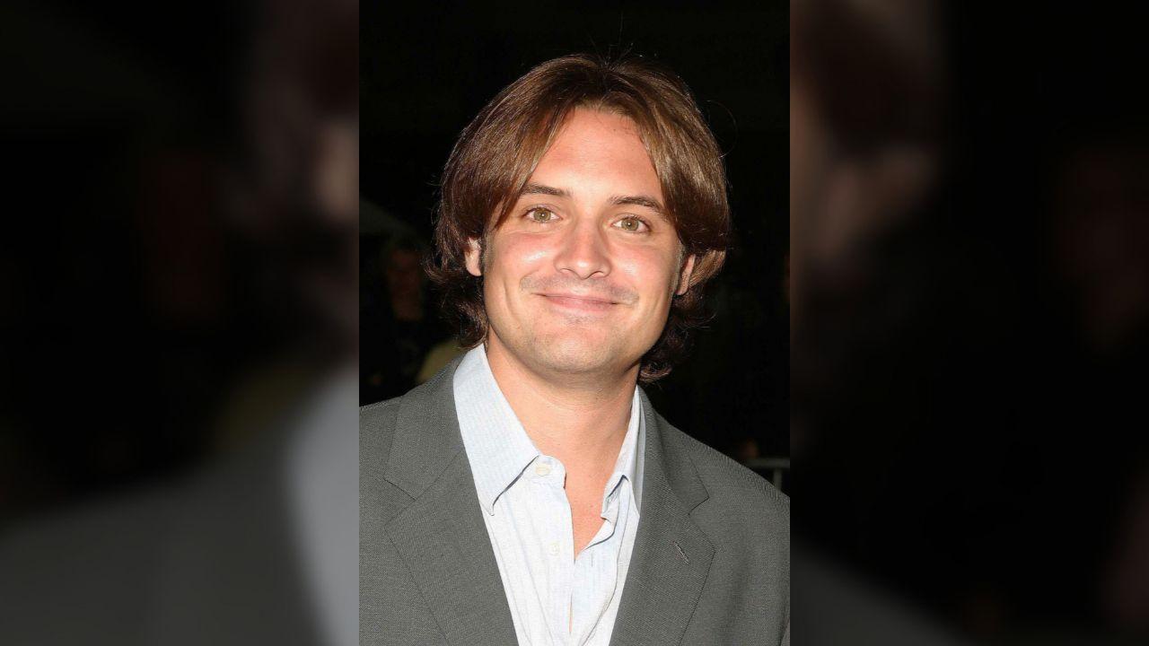 Image of Will Friedle discussed avoiding prescribed pain medication while recovering from a kidney stone.