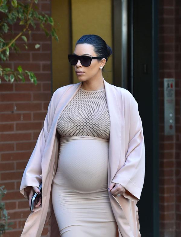 Kim kardashian pregnant4