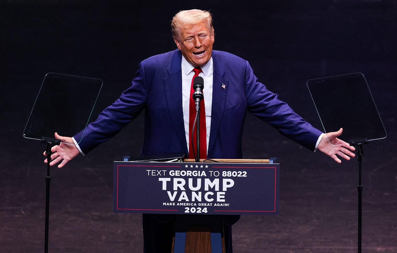 donald trump continues use teleprompters claims doesnt need them