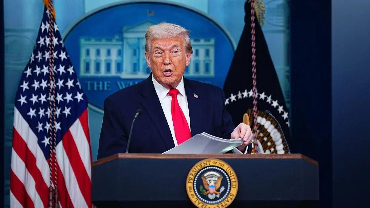 Photo of Donald Trump said he has to 'think about' if he will pardon Ghislaine Maxwell.