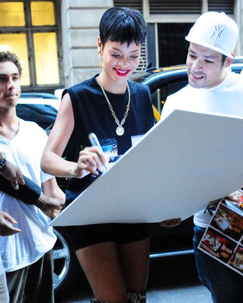 Ok_060413_rihanna_0_ _1.jpg