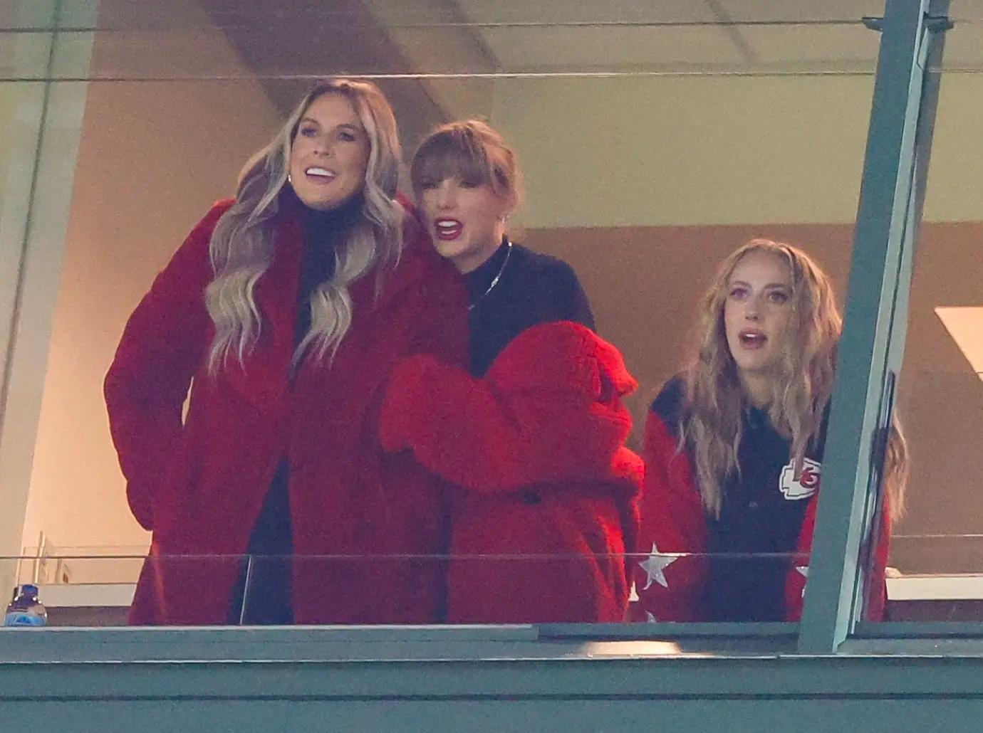 taylor swift effort wags travis kelce friends