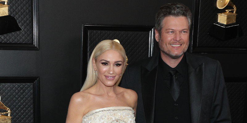 blake-shelton-gwen-stefani-perform-duet-rocky-relationship