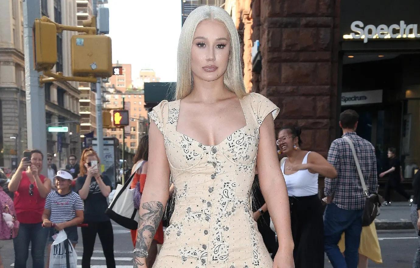 iggy azalea kanye west asked size manhood sexual comments  meeting