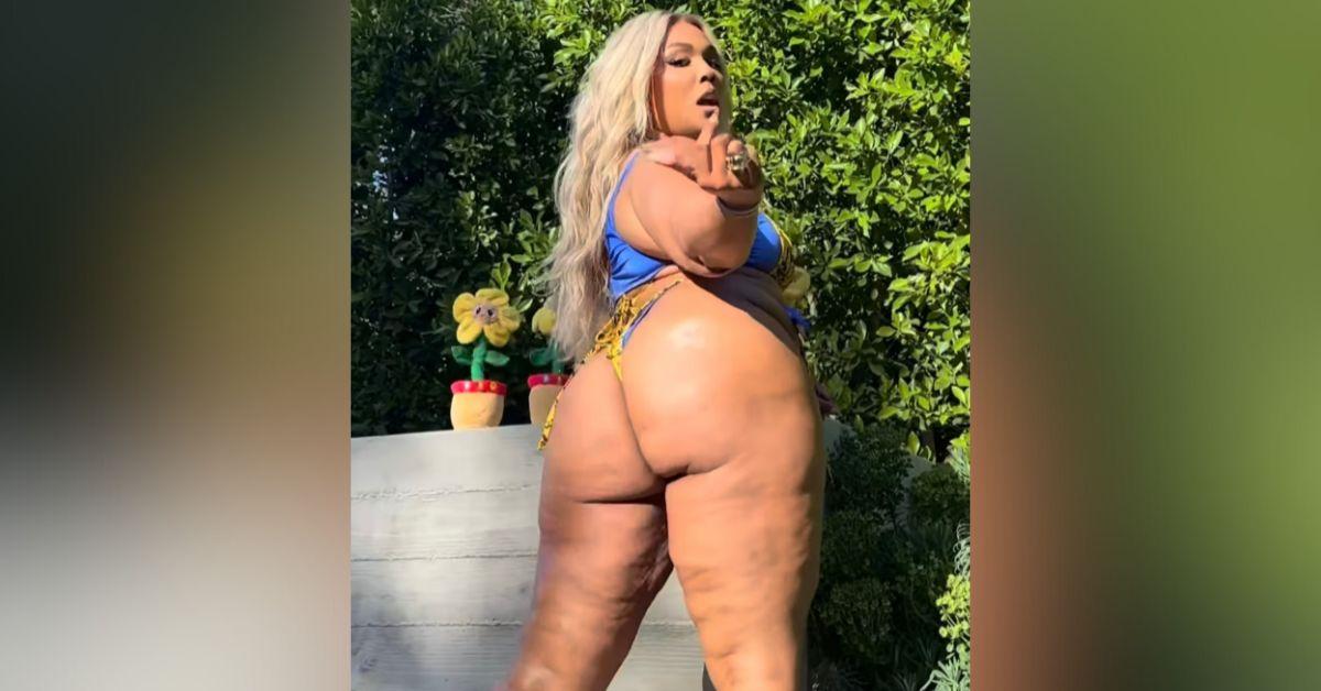 bikini clad lizzo twerks shows off her bum raunchy video
