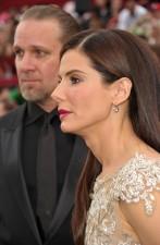 2010__04__Jesse_james_Sandra_Bullock_April7newsne 147×225.jpg