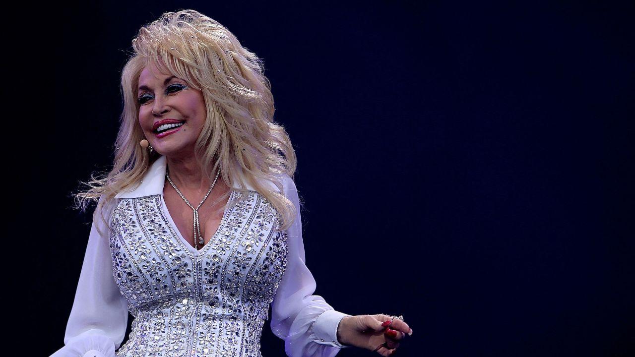 Image of Donald Trump ordered American flags lowered to honor Dolly Parton.