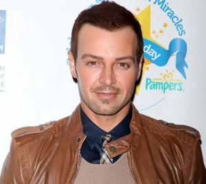 2011__08__joey_lawrence 300&#215;268.jpg