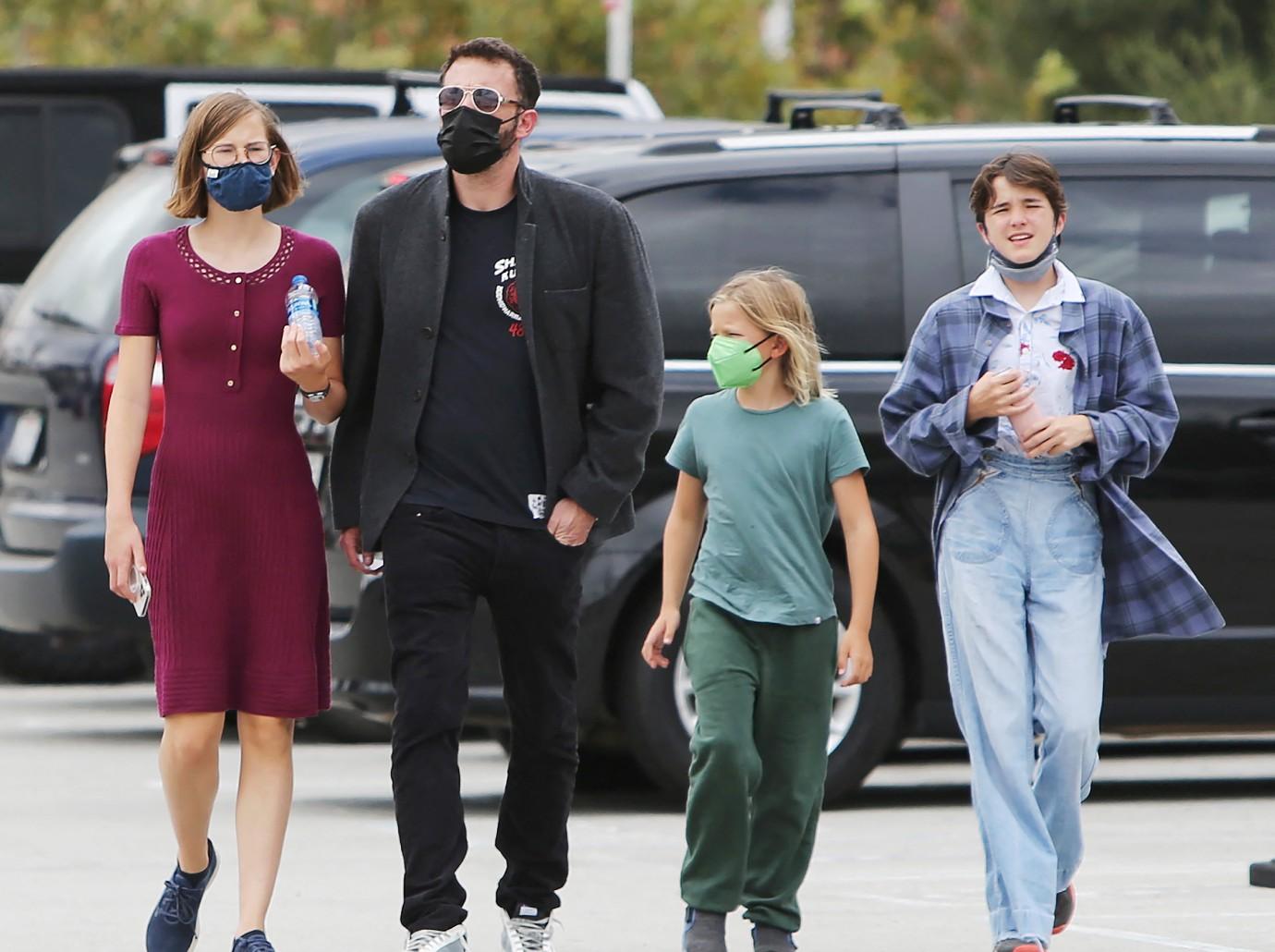 Jennifer Garner And Look Alike Daughter Violet 17 Run Errands Together