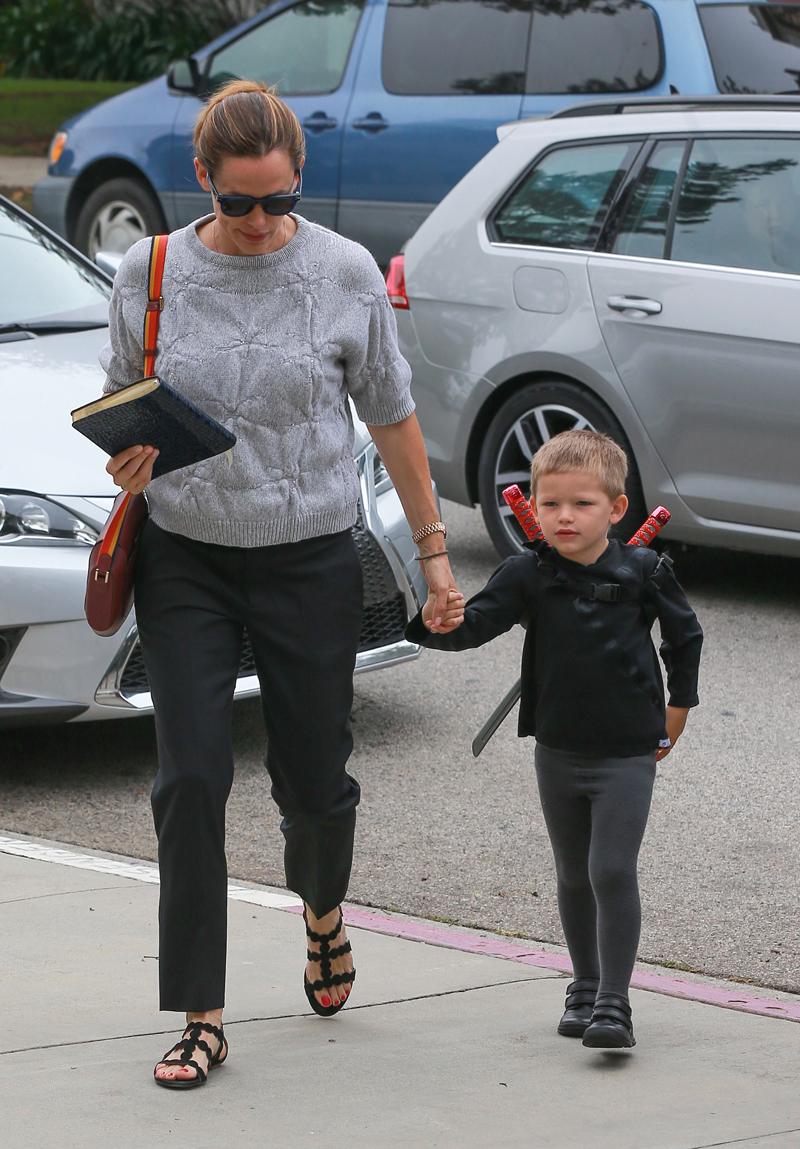 Jennifer Garner And Children Go To Church