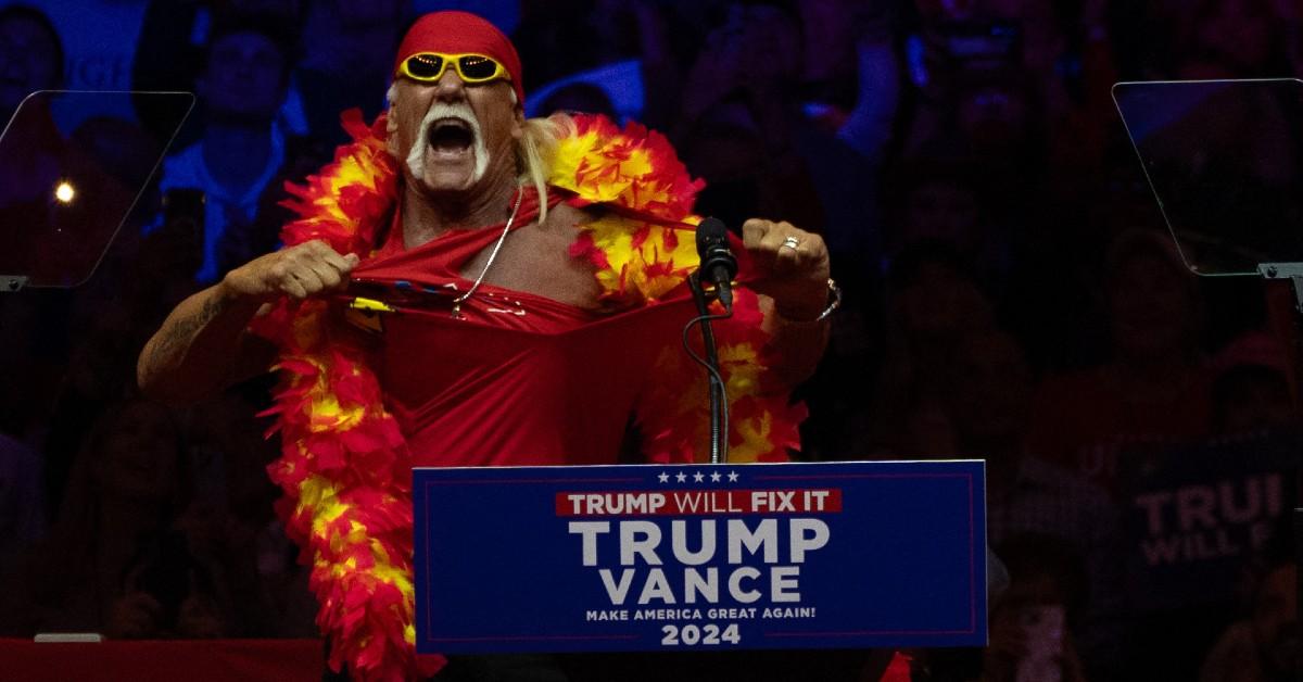 hulk hogan receives chest compressions moments before death watch