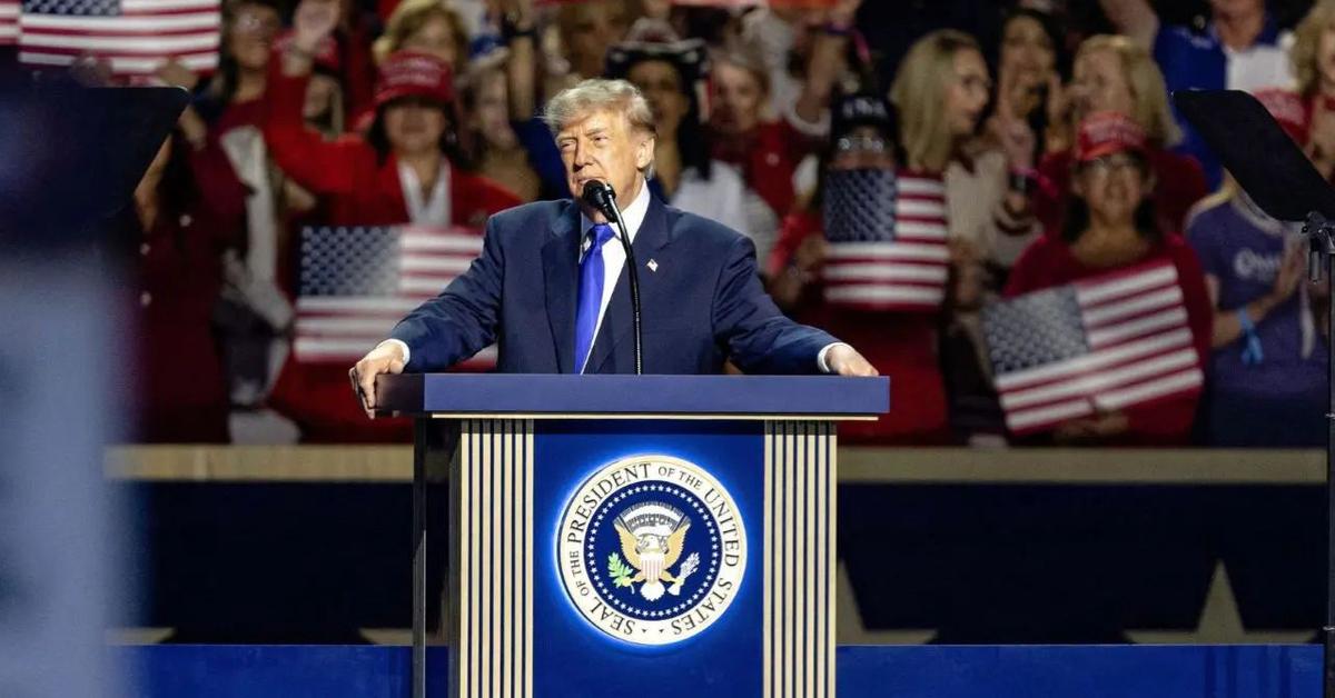 Donald Trump Makes Crowd Swear Pledge to 'Cheat Like H---' This Election