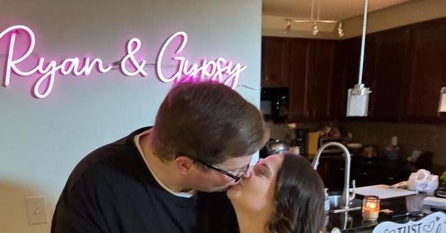gypsy rose blanchard kisses husband