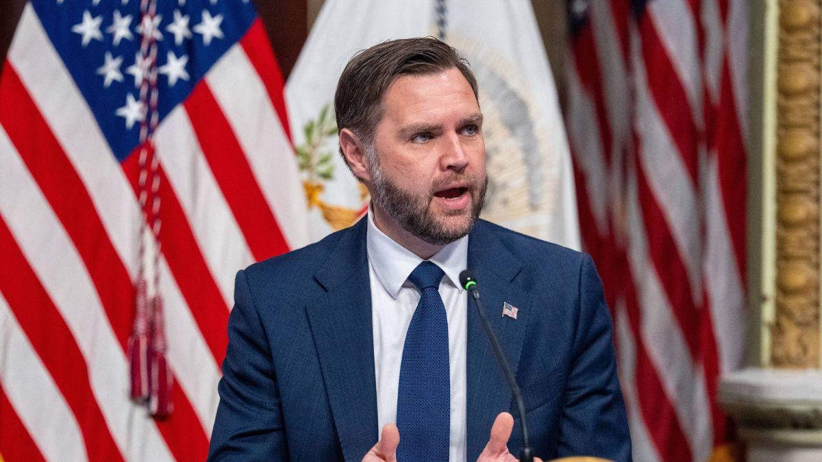 Image of He also praised JD Vance while criticizing the GOP.