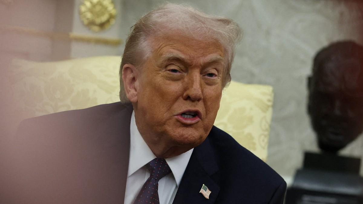 image of Stephen Miller was blasted by Thom Tillis. 