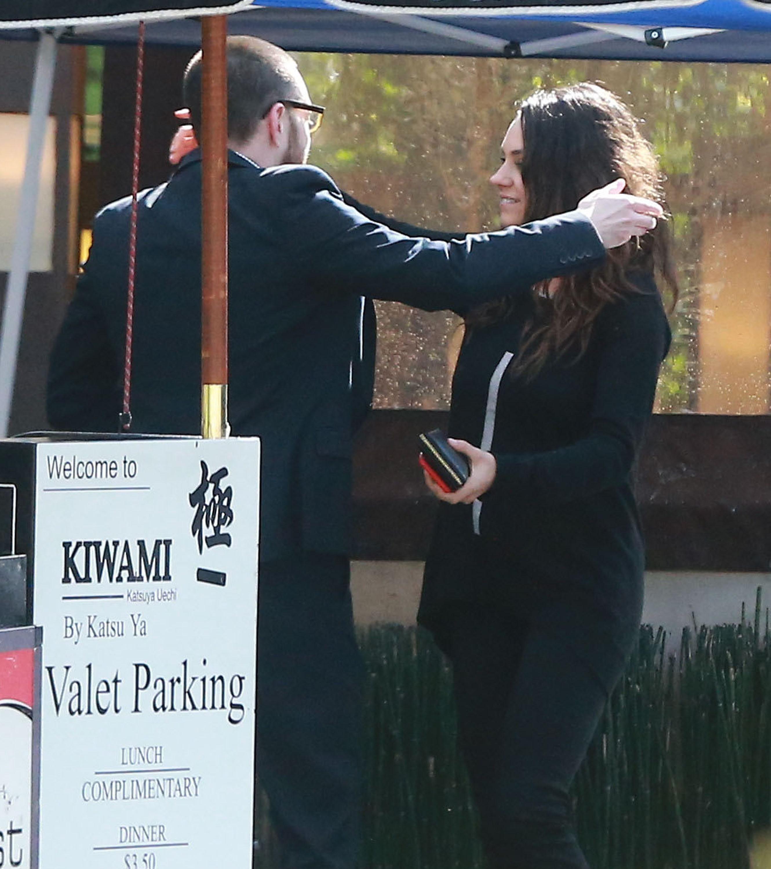 Exclusive&#8230; Mila Kunis Out For Lunch With Friends