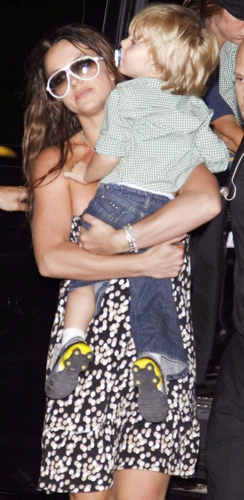 2009__07__fp_3258418_dsm_spears_leaving_071109.jpg
