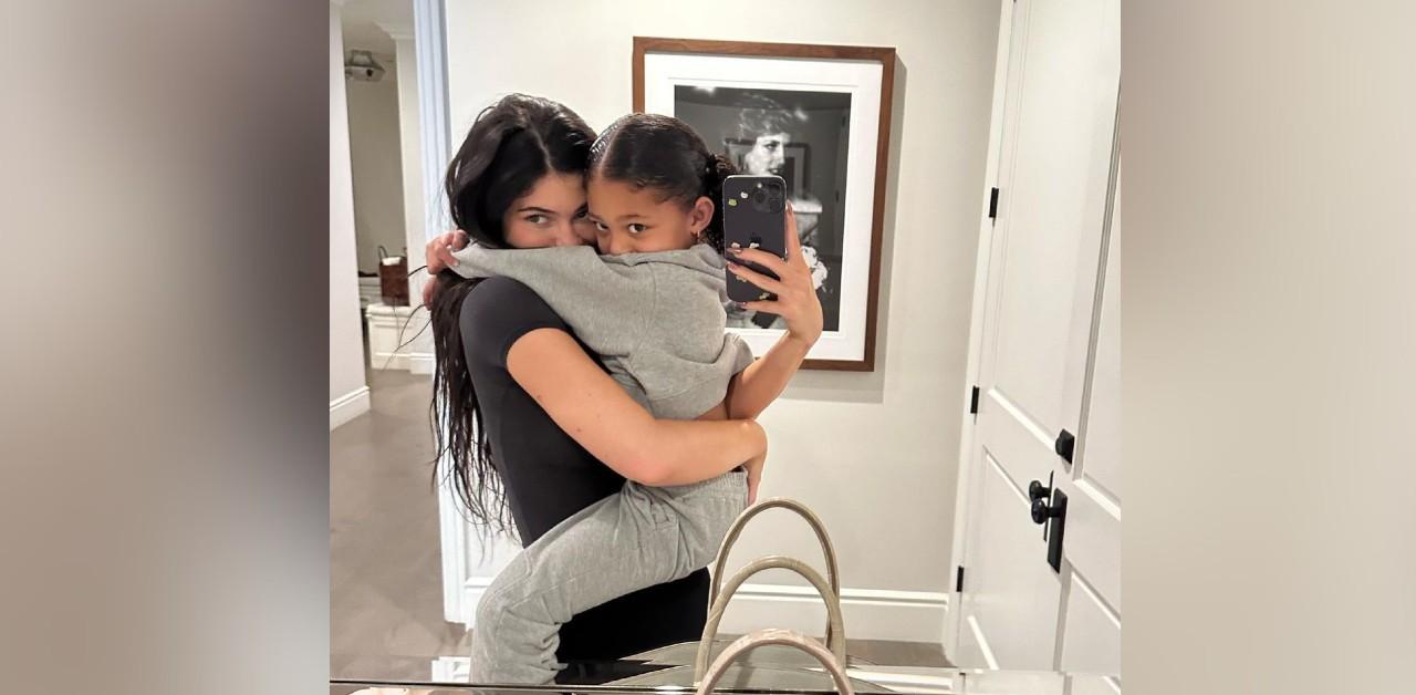 watch kylie jenner bonding two kids