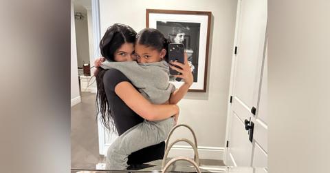 watch kylie jenner bonding two kids