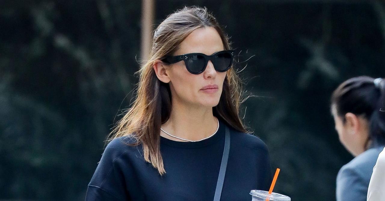 [PICS] Jennifer Garner Looks AMAZING As She Enjoys The Single Life