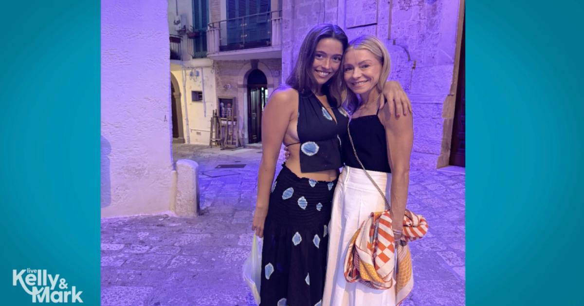kelly ripa shades jeff bezos venice wedding trip italy mark consuelos