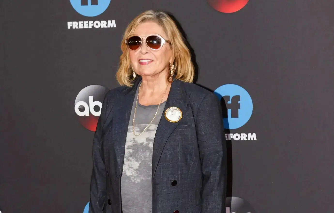 roseanne barr faces backlash donald trump non corrupt candidate