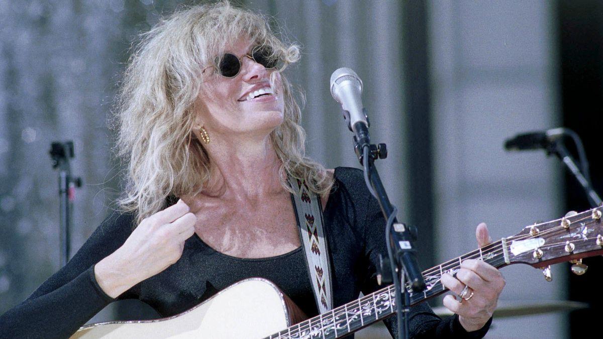 photo of The crooner announced her new album, 'Comes in Waves.'