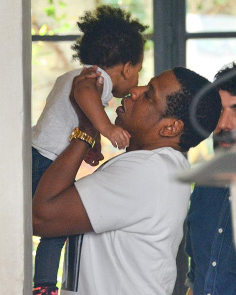 Ok_042513_news_beyonce blue ivy jay z paris 3_ _1.jpg