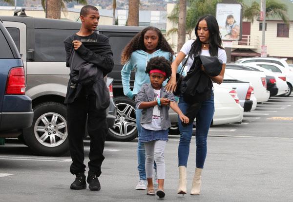 Karrueche tran babysits kids 06